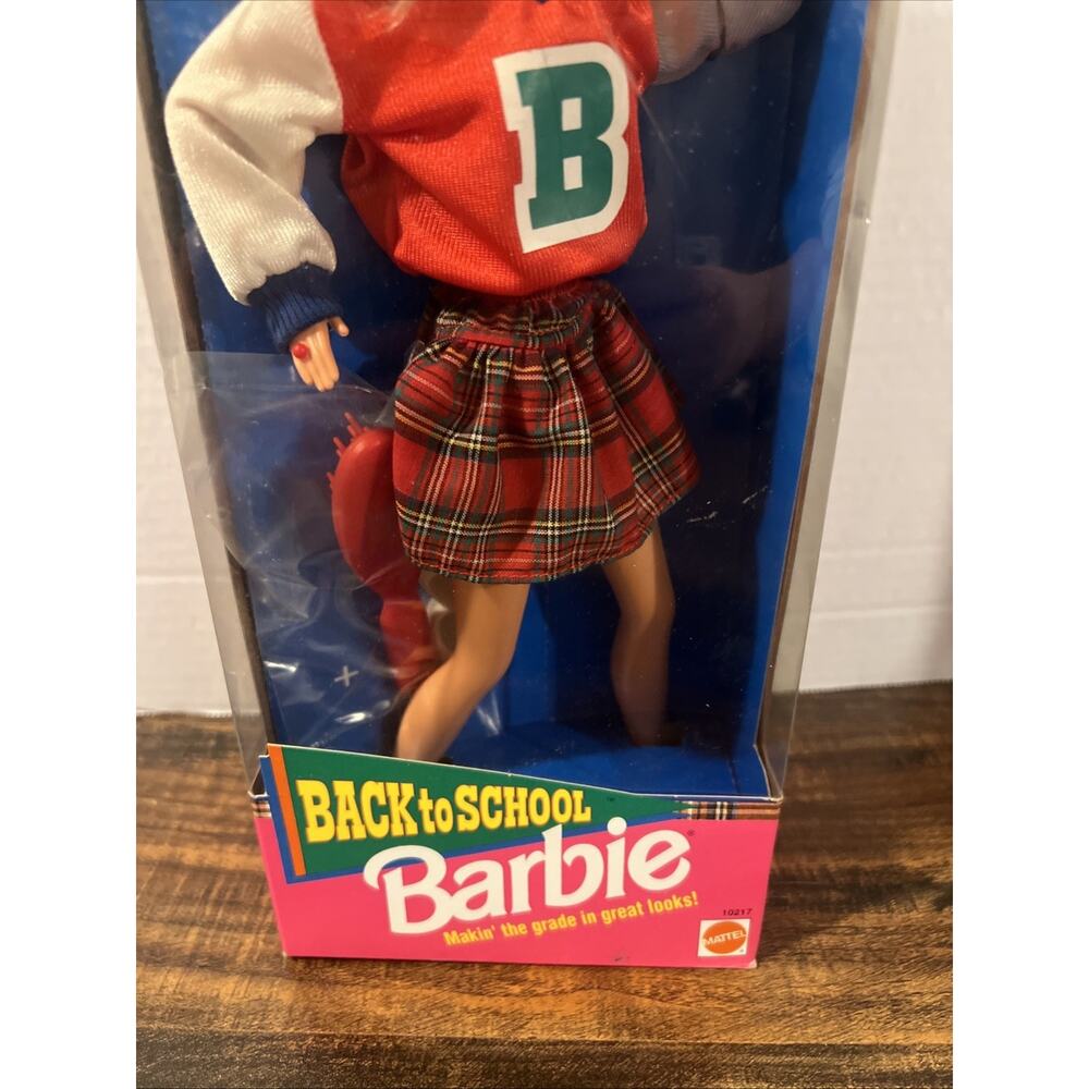 1992 Mattel Back To School Barbie Special Edition #10217 NIB Cheerleader - Picture 2 of 6